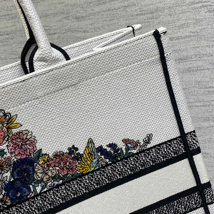 DIOR 25S LUCKY LARGE DIOR BOOK TOTE 42 IN WHITE MULTICOLOR DIOR STAR EMBROIDERY