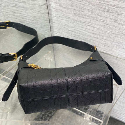 DIOR 25S MEDIUM VOYAGE BAG 28 IN BLACK FLAT MACROCANNAGE GRAINED CALFSKIN