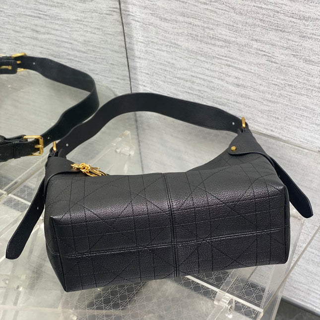 DIOR 25S MEDIUM VOYAGE BAG 28 IN BLACK FLAT MACROCANNAGE GRAINED CALFSKIN