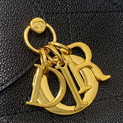 DIOR 25S MEDIUM VOYAGE BAG 28 IN BLACK FLAT MACROCANNAGE GRAINED CALFSKIN