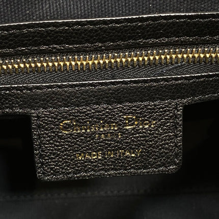 DIOR 25S MEDIUM VOYAGE BAG 28 IN BLACK FLAT MACROCANNAGE GRAINED CALFSKIN