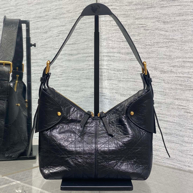 DIOR 25S SMALL VOYAGE BAG 23 IN BLACK FLAT MACROCANNAGE GRAINED GLOSSY CALFSKIN