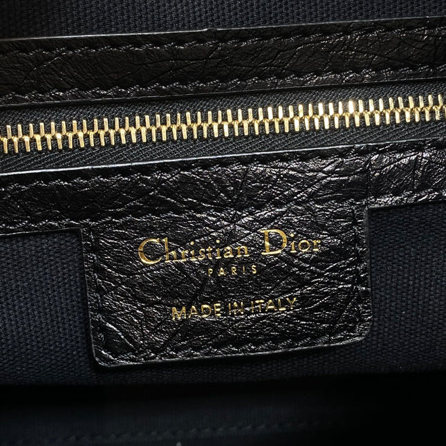 DIOR 25S MEDIUM VOYAGE BAG 28 IN BLACK FLAT MACROCANNAGE GRAINED GLOSSY CALFSKIN