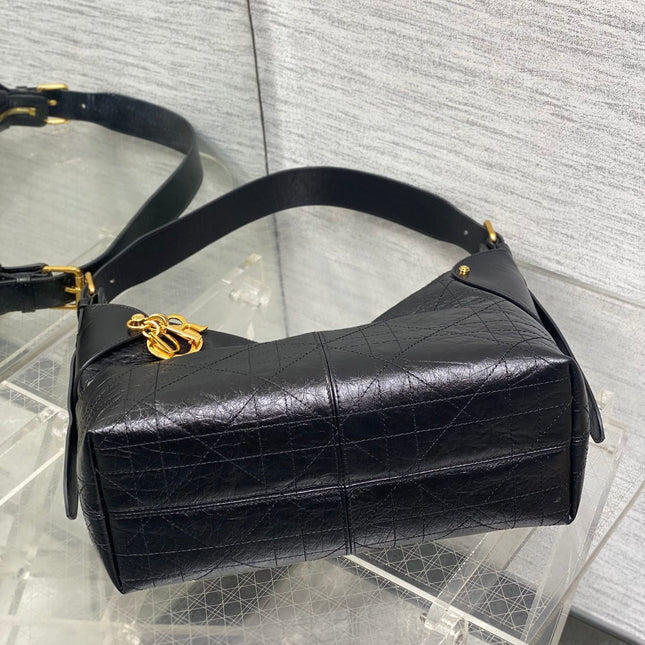 DIOR 25S MEDIUM VOYAGE BAG 28 IN BLACK FLAT MACROCANNAGE GRAINED GLOSSY CALFSKIN