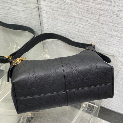 DIOR 25S VOYAGE BAG 34 IN BLACK FLAT MACROCANNAGE GRAINED CALFSKIN