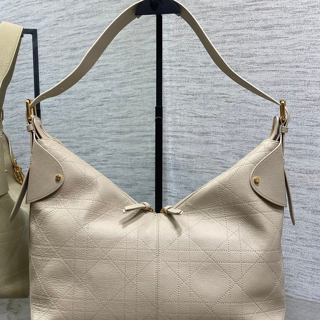 DIOR 25S VOYAGE BAG 34 IN POWDER BEIGE FLAT MACROCANNAGE GRAINED CALFSKIN