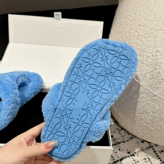 LW SHEARLING THONG SLIPPER IN LAPIS