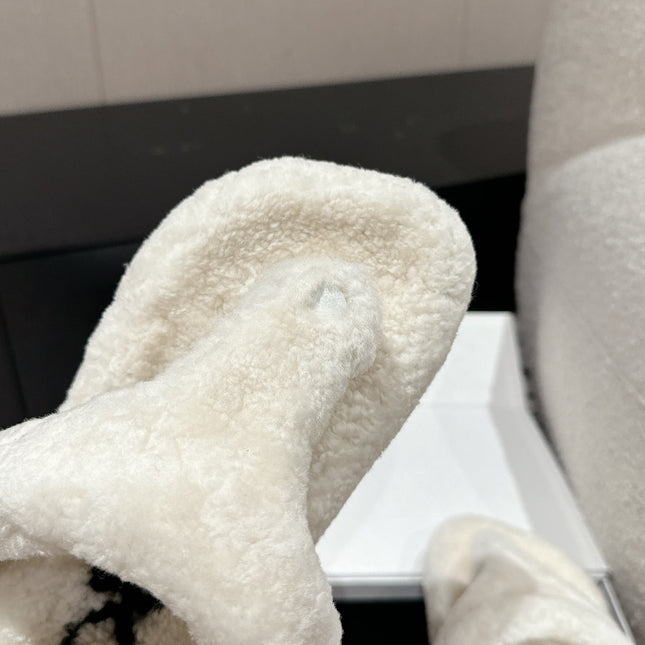 LW SHEARLING THONG SLIPPER IN WHITE