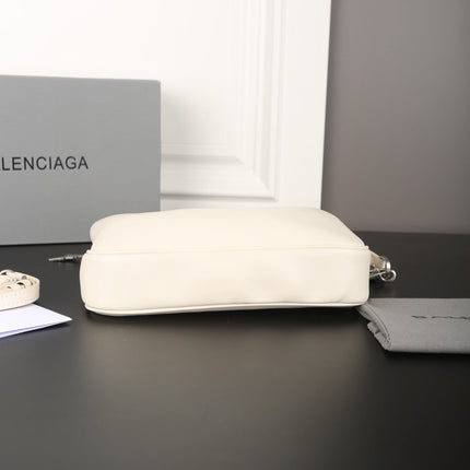 CHAIN CLASSIC BAG 22 IN WHITE SMOOTH CALFSKIN SILVER HARDWARE