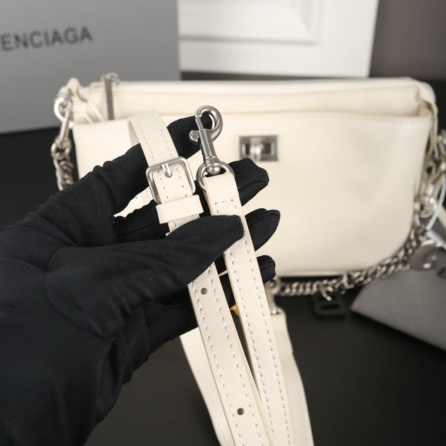 CHAIN CLASSIC BAG 22 IN WHITE SMOOTH CALFSKIN SILVER HARDWARE