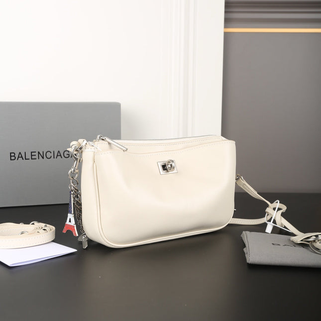 CHAIN CLASSIC BAG 22 IN WHITE SMOOTH CALFSKIN SILVER HARDWARE