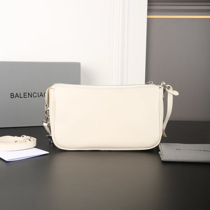 CHAIN CLASSIC BAG 22 IN WHITE SMOOTH CALFSKIN SILVER HARDWARE