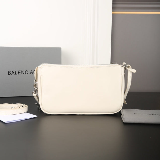 CHAIN CLASSIC BAG 22 IN WHITE SMOOTH CALFSKIN SILVER HARDWARE