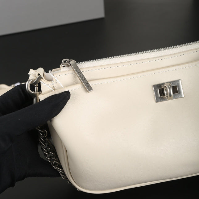 CHAIN CLASSIC BAG 22 IN WHITE SMOOTH CALFSKIN SILVER HARDWARE