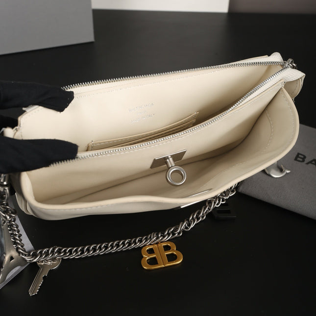 CHAIN CLASSIC BAG 22 IN WHITE SMOOTH CALFSKIN SILVER HARDWARE