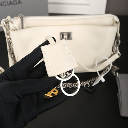 CHAIN CLASSIC BAG 22 IN WHITE SMOOTH CALFSKIN SILVER HARDWARE