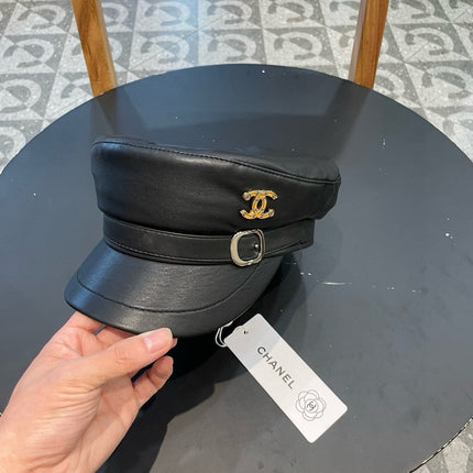 NEWSBOY CAP IN BLACK CALFSKIN 421107