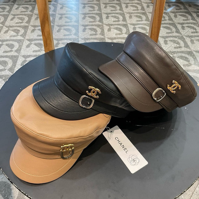 NEWSBOY CAP IN BLACK CALFSKIN 421107