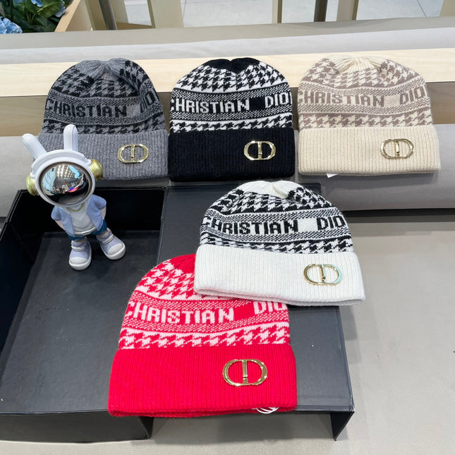 KNITTED BEANIE HAT IN RED CASHMERE WOOL 422478