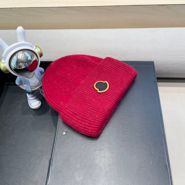 BEANIE HAT IN CHERRY RED WOOL 438124