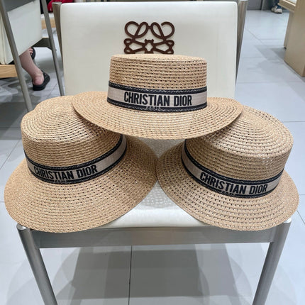BUCKET HAT IN DARK BEIGE RAFFIA