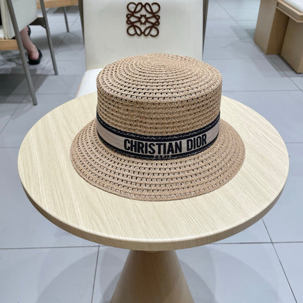 BUCKET HAT IN DARK BEIGE RAFFIA