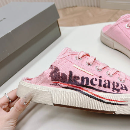 SNEAKER MULES IN PINK CANVAS GRAFFITI LOGO