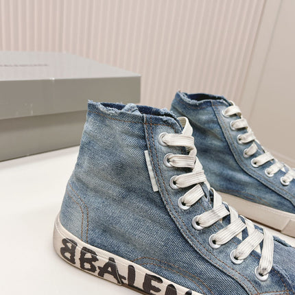 HIGH-TOP SNEAKERS IN BLUE DENIM LOGO PRINT