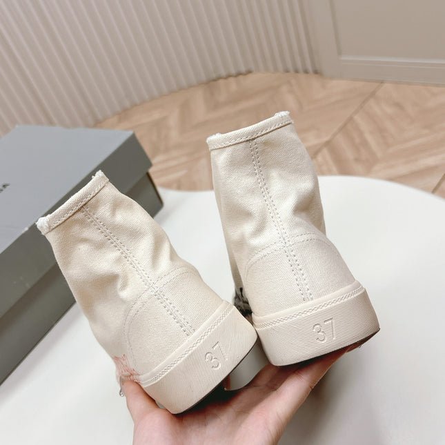 HIGH-TOP SNEAKERS GRAFFITI IN WHITE CANVAS