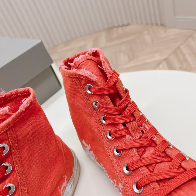 HIGH-TOP SNEAKERS GRAFFITI IN RED CANVAS