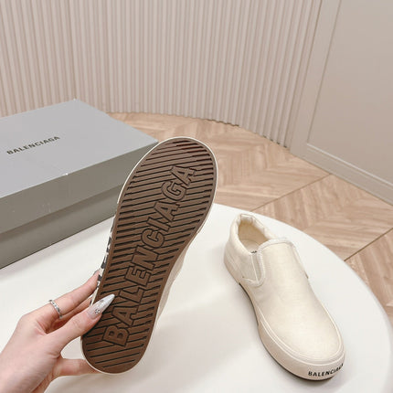 SLIP-ON SNEAKERS GRAFFITI IN WHITE CANVAS