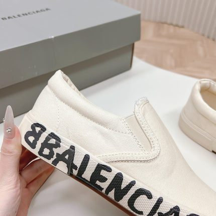 SLIP-ON SNEAKERS GRAFFITI IN WHITE CANVAS