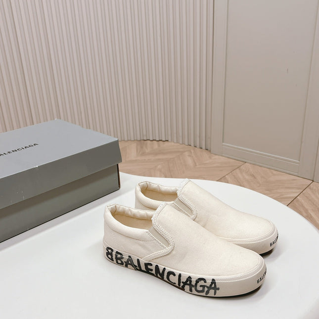 SLIP-ON SNEAKERS GRAFFITI IN WHITE CANVAS