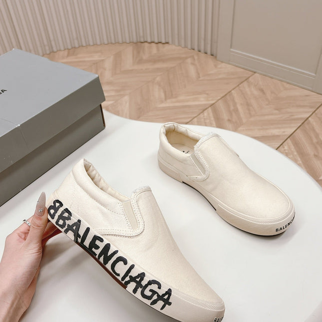 SLIP-ON SNEAKERS GRAFFITI IN WHITE CANVAS