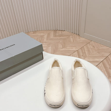 SLIP-ON SNEAKERS GRAFFITI IN WHITE CANVAS