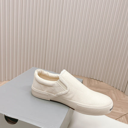 SLIP-ON SNEAKERS GRAFFITI IN WHITE CANVAS