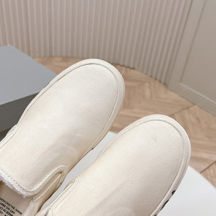 SLIP-ON SNEAKERS GRAFFITI IN WHITE CANVAS