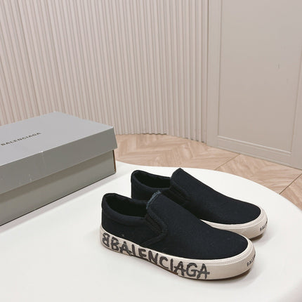 SLIP-ON SNEAKERS GRAFFITI IN BLACK CANVAS