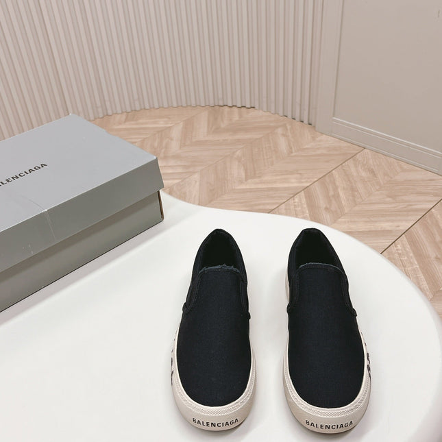 SLIP-ON SNEAKERS GRAFFITI IN BLACK CANVAS