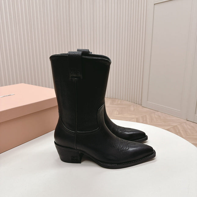 POINTED TOE BOOTS IN BLACK CALFSKIN