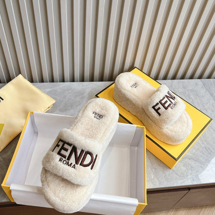 FENDI SLIPPER IN WHITE FUR WITH BROWN LOGO