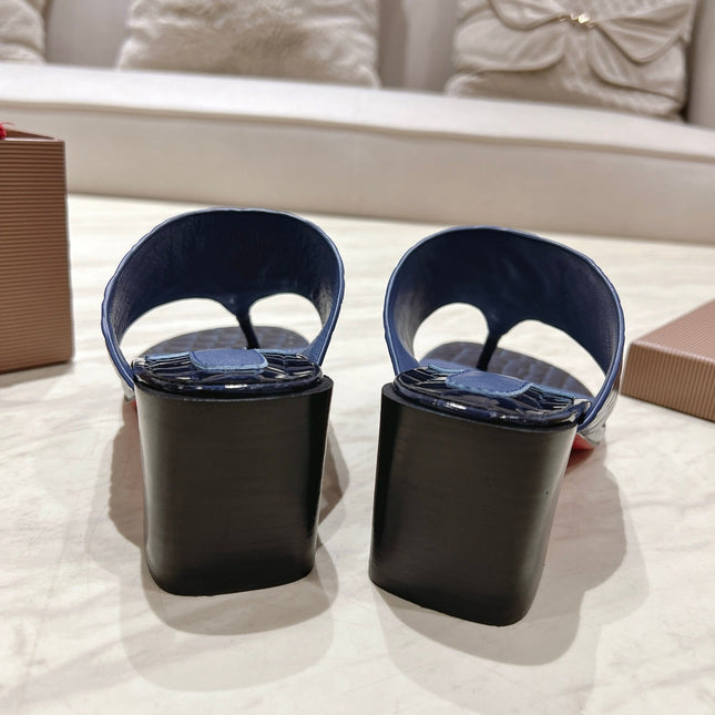 EMBOIDERED LOGO MULES IN NAVY BLUE EMBOSSED CALFSKIN