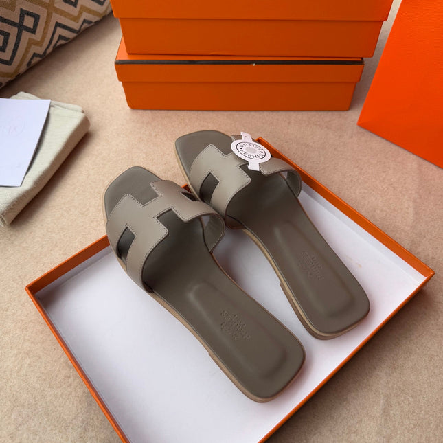 0RAN SANDALS IN CEDAR BROWN CALFSKIN