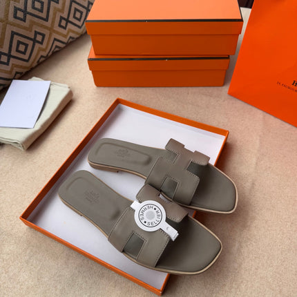 0RAN SANDALS IN CEDAR BROWN CALFSKIN