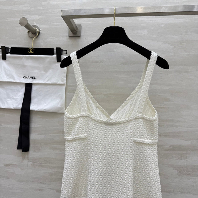CHANEL WHITE SPAGHETTI STRAP TOP 265024