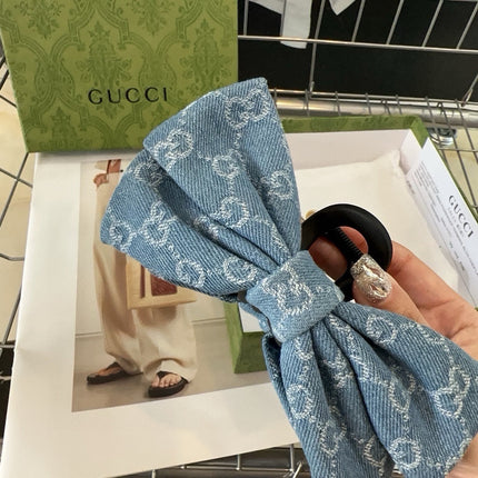 BOW CLAW CLIP IN LIGHT BLUE DENIM 425503