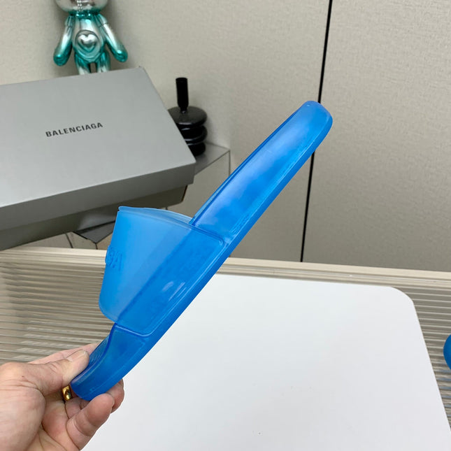 POOL SLIDE SANDAL IN JELLY BLUE RUBBER