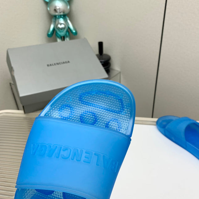 POOL SLIDE SANDAL IN JELLY BLUE RUBBER