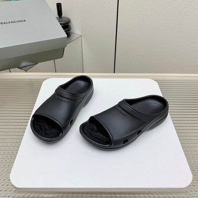 POOL CROCS IN BLACK RUBBER