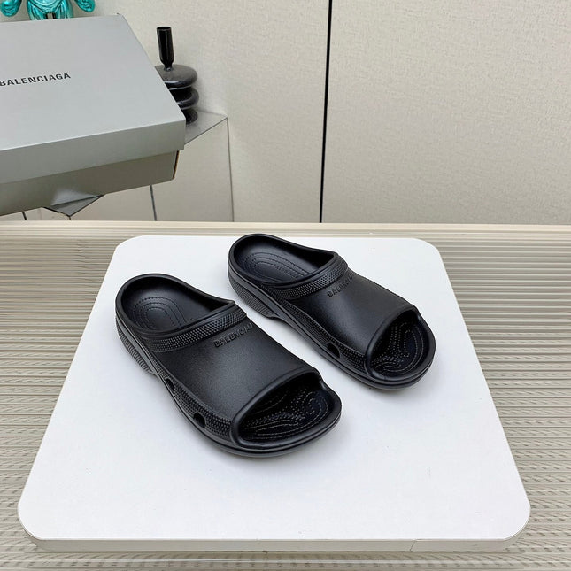 POOL CROCS IN BLACK RUBBER